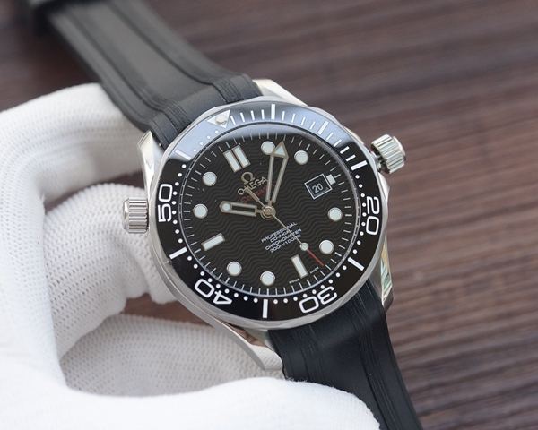 オメガ時計背面デザイン